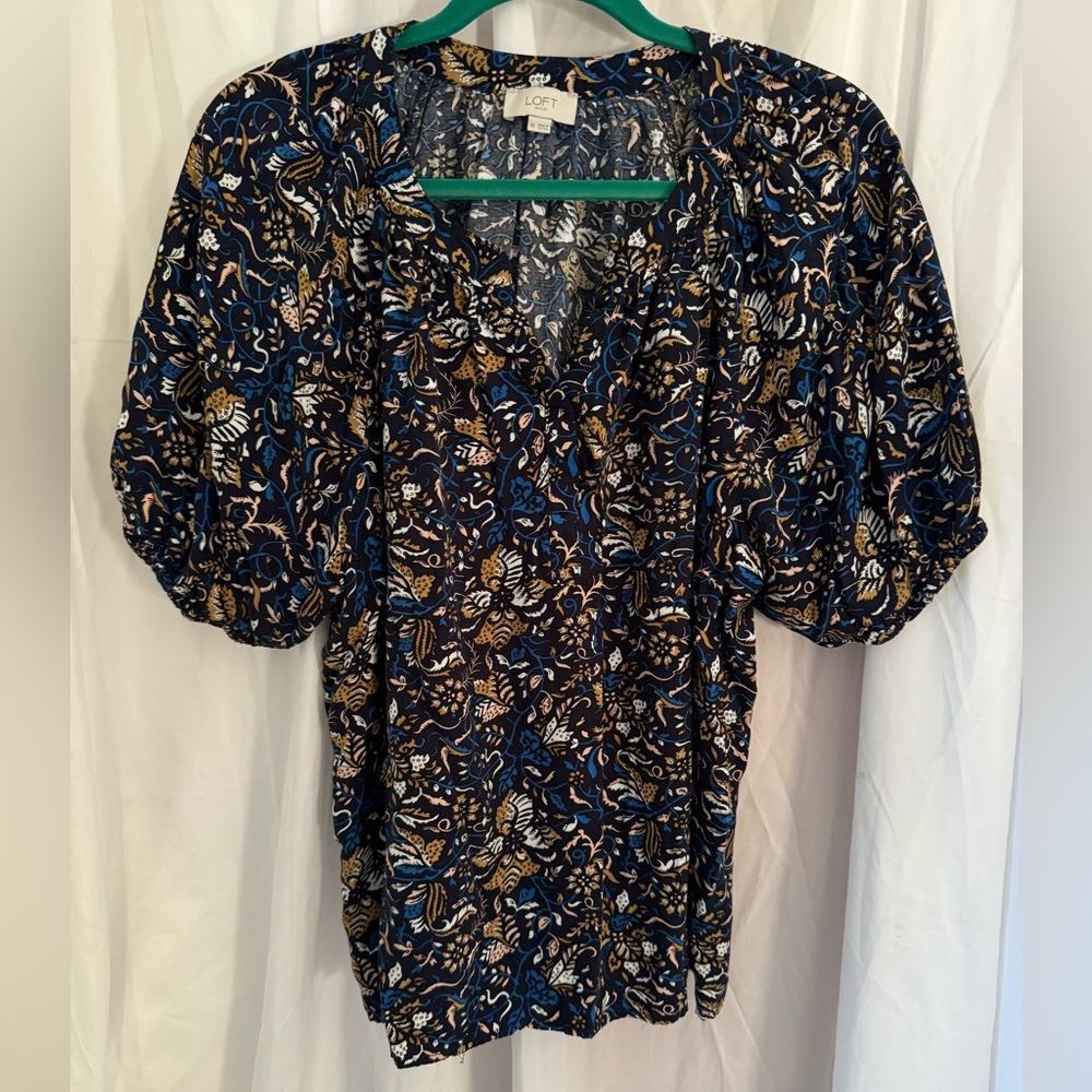 Loft xl blue floral pattern v neck tie short sleeve cotton top